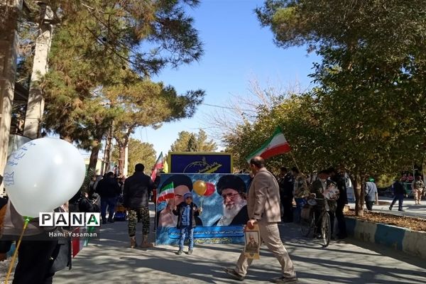 اجتماع پرشور و حماسی مردم انقلابی و همیشه در صحنه اردکان در راهپیمایی ۲۲ بهمن