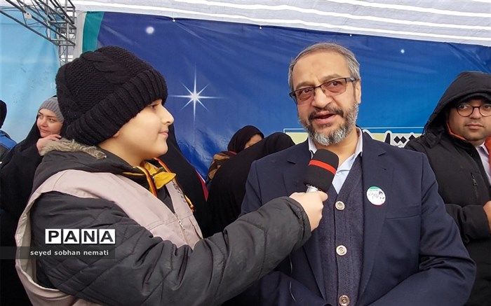 دانش‌آموزان تشویق کنندگان مردم برای سرنگون کردن رژیم پهلوی بودند