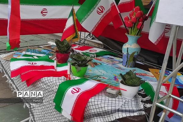 حضور مسئولان، فرهنگیان و دانش‌آموزان آموزش و پرورش منطقه ۳ در راهپیمایی ۲۲ بهمن۱۴۰۱