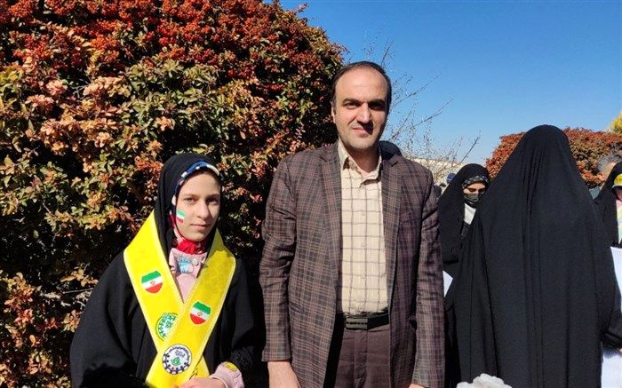 دانش‌آموزان اصفهانی از دلایل حضور خود در راهپیمایی ٢٢ بهمن می‌گویند/فیلم