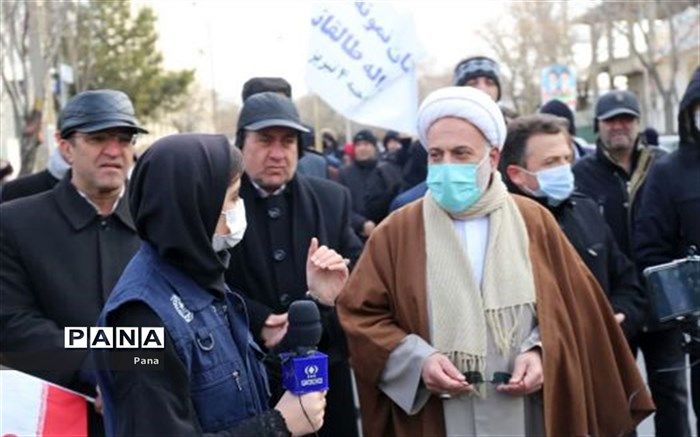 حضور پرشور دانش‌آموزان در راهپیمایی ۲۲ بهمن، اقتدار ایران قوی را به جهانیان اثبات کرد