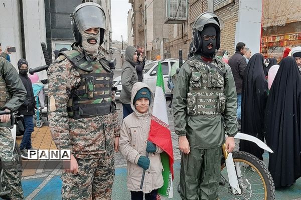 نمایش حضور مردم در راهپیمایی ۲۲ بهمن ۱۴۰۱ مشهد مقدس