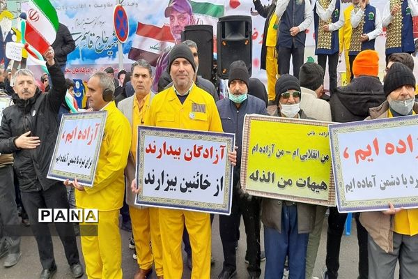 نمایش حضور مردم در راهپیمایی ۲۲ بهمن ۱۴۰۱ مشهد مقدس