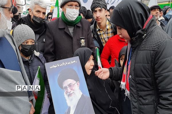 نمایش حضور مردم در راهپیمایی ۲۲ بهمن ۱۴۰۱ مشهد مقدس