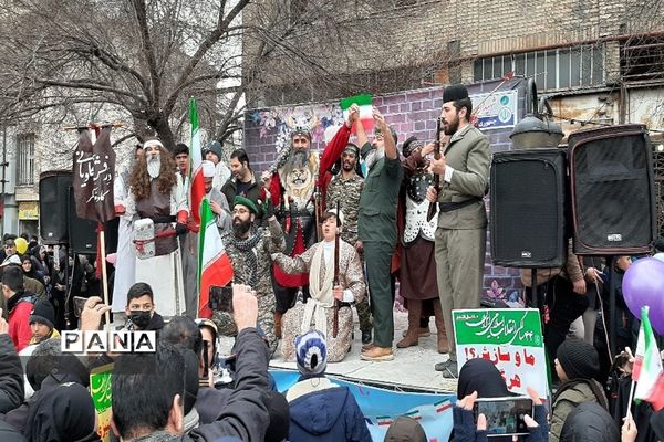 نمایش حضور مردم در راهپیمایی ۲۲ بهمن ۱۴۰۱ مشهد مقدس