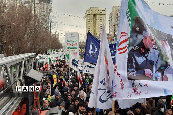 نمایش حضور مردم در راهپیمایی ۲۲ بهمن ۱۴۰۱ مشهد مقدس