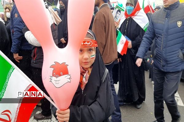 نمایش حضور مردم در راهپیمایی ۲۲ بهمن ۱۴۰۱ مشهد مقدس