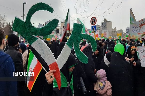 نمایش حضور مردم در راهپیمایی ۲۲ بهمن ۱۴۰۱ مشهد مقدس