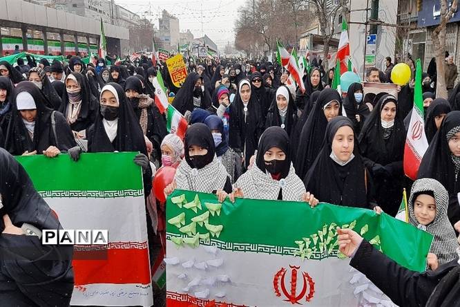 نمایش حضور مردم در راهپیمایی ۲۲ بهمن ۱۴۰۱ مشهد مقدس