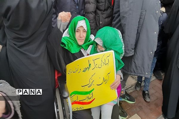نمایش حضور مردم در راهپیمایی ۲۲ بهمن ۱۴۰۱ مشهد مقدس