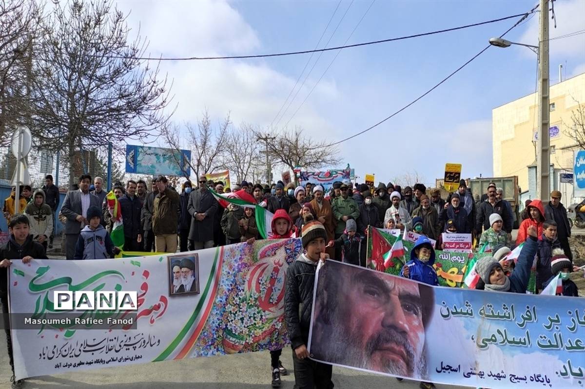 حضور باشکوه دانش‌آموزان در راهپیمایی شهر گلمکان