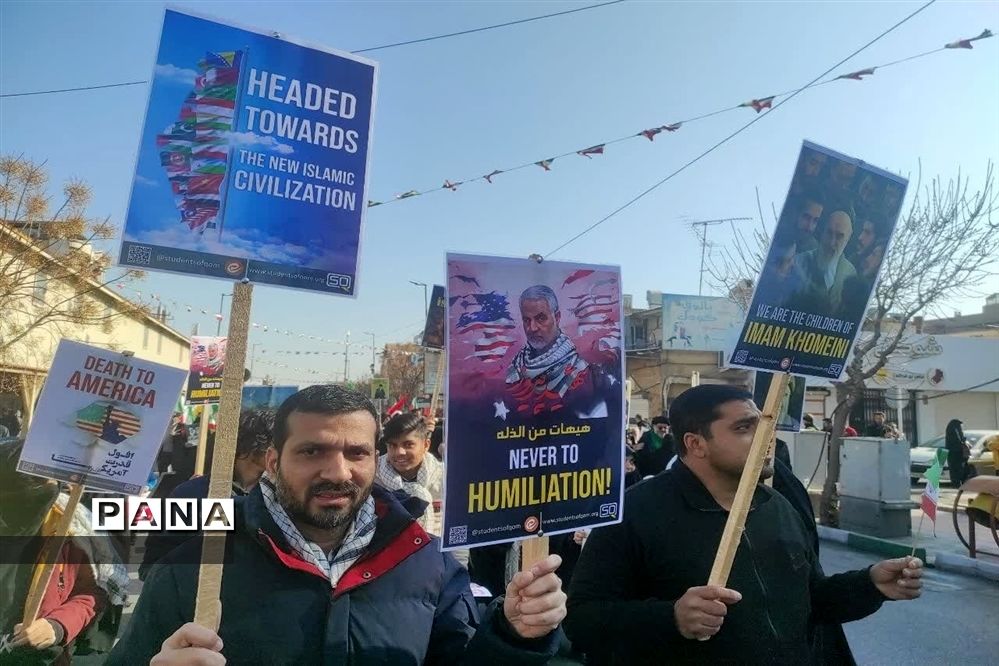 راهپیمایی مردم قم در یوم الله 22 بهمن-1