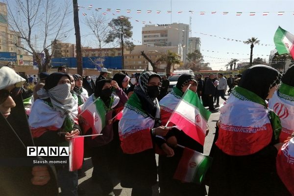 حضور کودکان شیرازی در راهپیمایی 22 بهمن