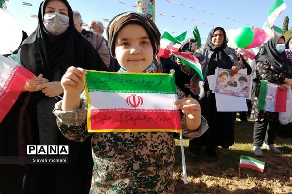 حضور کودکان شیرازی در راهپیمایی 22 بهمن