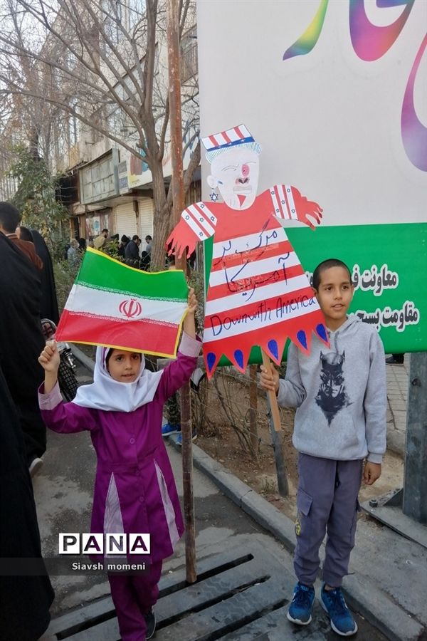 حضور کودکان شیرازی در راهپیمایی 22 بهمن