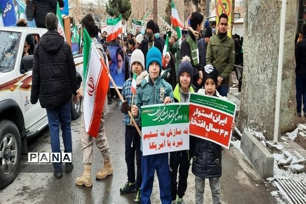 حضور پرشور دانش‌آموزان و فرهنگیان شهرستان طرقبه شاندیز در راهپیمایی ۲۲ بهمن ۱۴۰۱