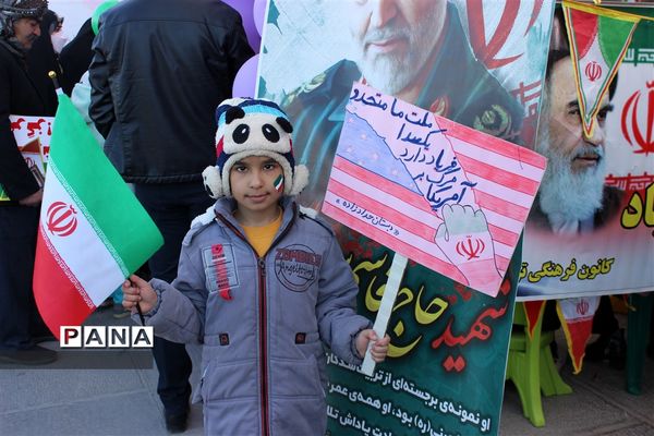 حضور گسترده مردم اصفهان در راهپیمایی ٢٢ بهمن