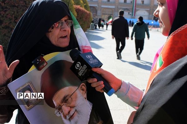 حضور گسترده مردم اصفهان در راهپیمایی ٢٢ بهمن