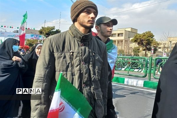دانش‌آموزان منطقه ۱۰ در جشن ۴۴ سالگی انقلاب، جلوه‌ای ازاقتدارملت ایران را نشان دادند