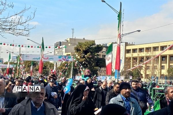 دانش‌آموزان منطقه ۱۰ در جشن ۴۴ سالگی انقلاب، جلوه‌ای ازاقتدارملت ایران را نشان دادند