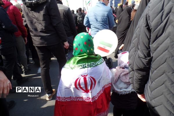 حضور پر شور نسل‌ها در راهپیمایی ۲۲ بهمن