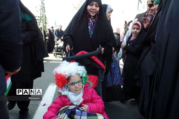 حضور پر شور نسل‌ها در راهپیمایی ۲۲ بهمن