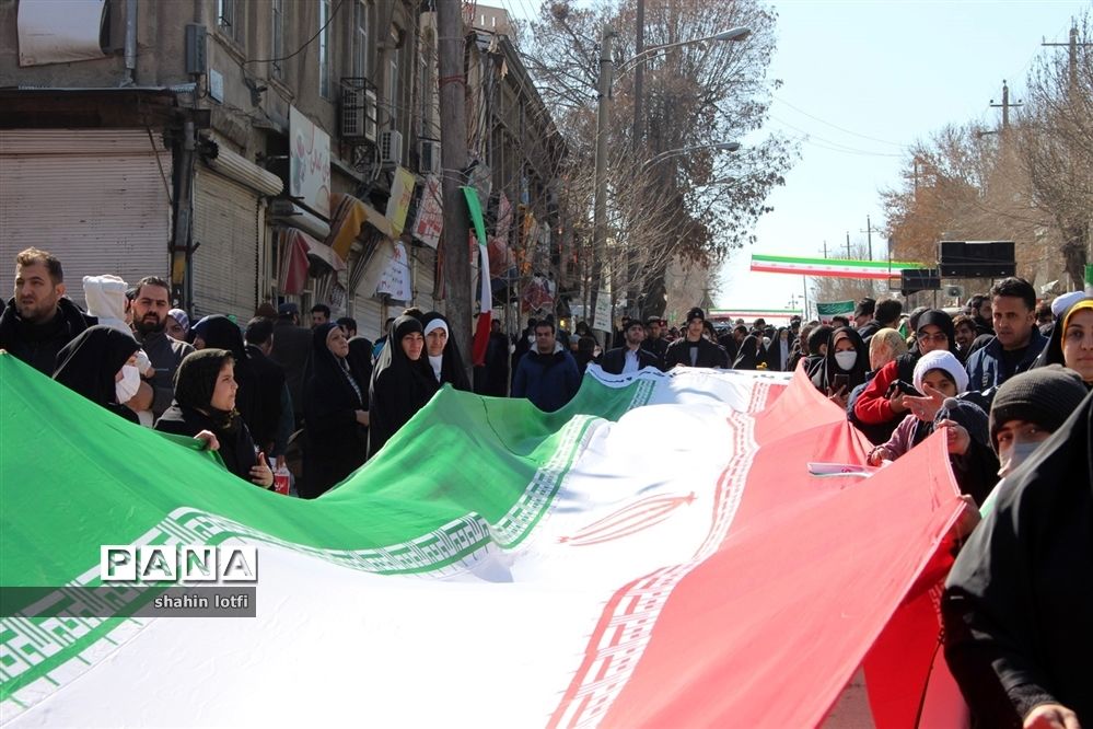 راهپیمایی مردم کرمانشاه در مراسم 22 بهمن