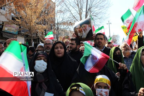 راهپیمایی مردم کرمانشاه در مراسم 22 بهمن