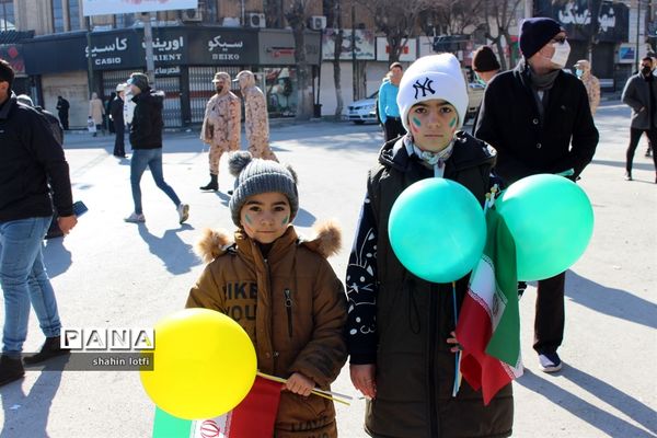 راهپیمایی مردم کرمانشاه در مراسم 22 بهمن