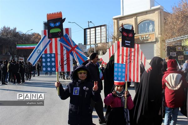 راهپیمایی مردم کرمانشاه در مراسم 22 بهمن