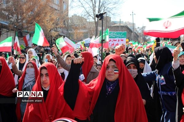 سرود همگانی پیشتازان گام دوم انقلاب در راهپیمایی 22 بهمن