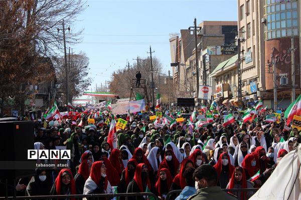 سرود همگانی پیشتازان گام دوم انقلاب در راهپیمایی 22 بهمن