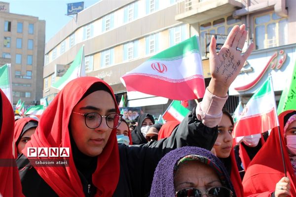 سرود همگانی پیشتازان گام دوم انقلاب در راهپیمایی 22 بهمن