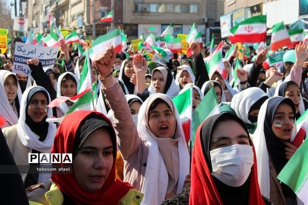 سرود همگانی پیشتازان گام دوم انقلاب در راهپیمایی 22 بهمن
