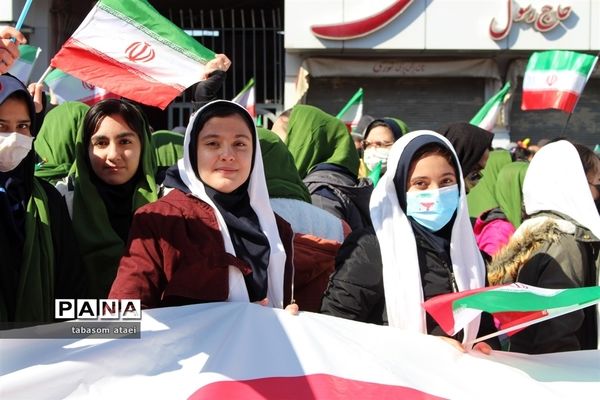 سرود همگانی پیشتازان گام دوم انقلاب در راهپیمایی 22 بهمن