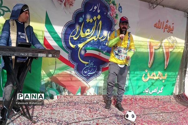 سالگرد پیروزی انقلاب اسلامی در غرفه سازمان دانش‌آموزی