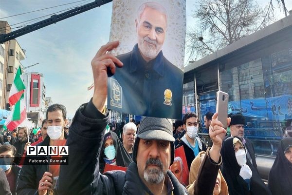 سالگرد پیروزی انقلاب اسلامی در غرفه سازمان دانش‌آموزی