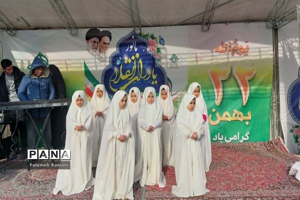 سالگرد پیروزی انقلاب اسلامی در غرفه سازمان دانش‌آموزی