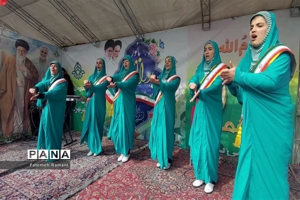 سالگرد پیروزی انقلاب اسلامی در غرفه سازمان دانش‌آموزی