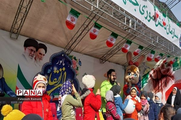سالگرد پیروزی انقلاب اسلامی در غرفه سازمان دانش‌آموزی
