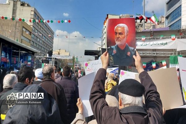 سالگرد پیروزی انقلاب اسلامی در غرفه سازمان دانش‌آموزی