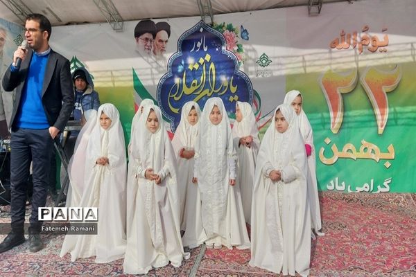 سالگرد پیروزی انقلاب اسلامی در غرفه سازمان دانش‌آموزی