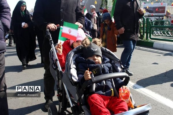 حضور حماسی مردم انقلابی در چهل و چهارمین سالگرد پیروزی انقلاب اسلامی