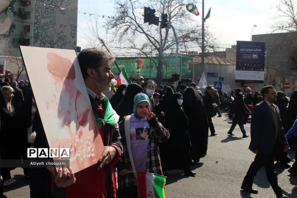 حضور حماسی مردم انقلابی در چهل و چهارمین سالگرد پیروزی انقلاب اسلامی