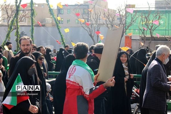 حضور حماسی مردم انقلابی در چهل و چهارمین سالگرد پیروزی انقلاب اسلامی