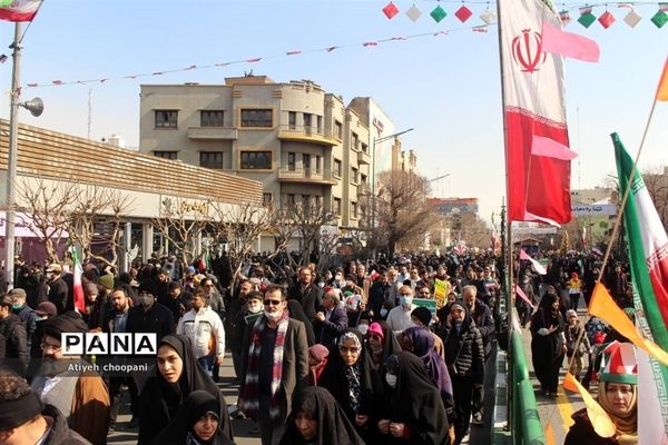 حضور حماسی مردم انقلابی در چهل و چهارمین سالگرد پیروزی انقلاب اسلامی