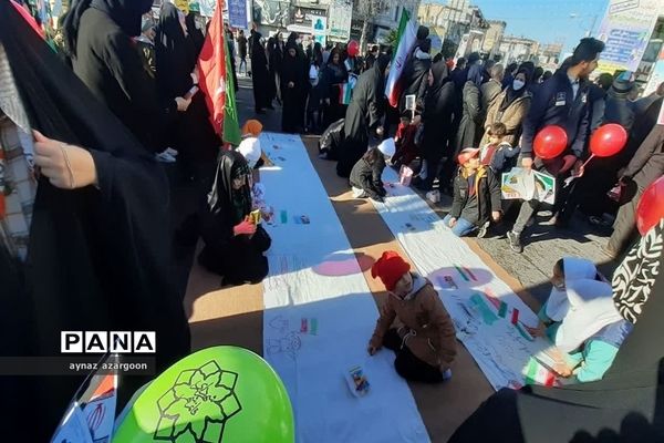 حضور مردم قائمشهر در راهپیمایی ۲۲ بهمن