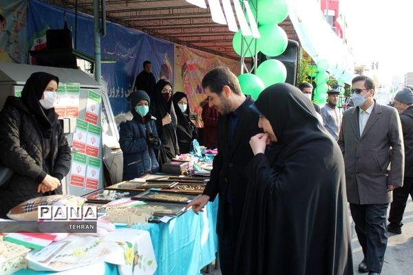 حضورفرهنگیان و دانش‌آموزان آموزش و پرورش استثنایی کشور درراهپیمایی 22 بهمن