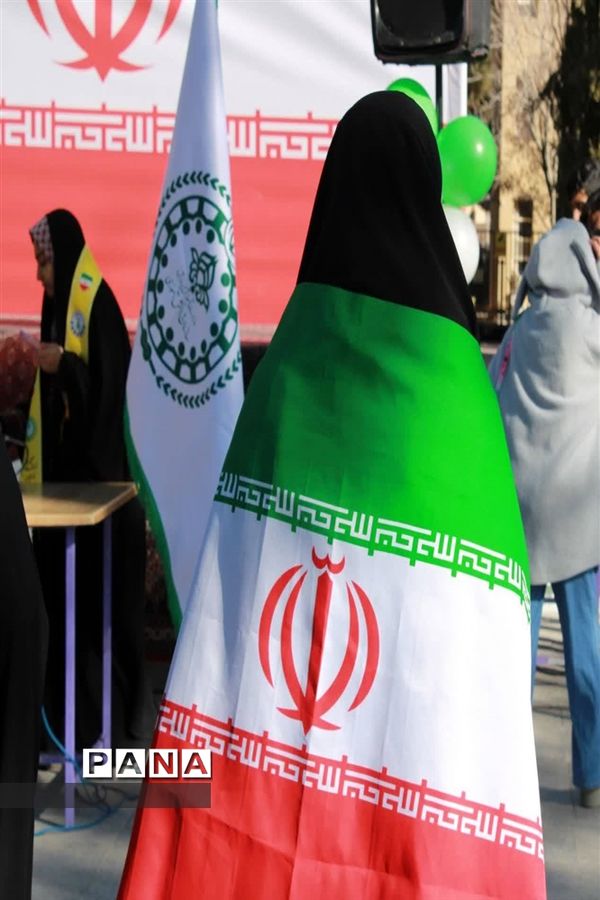 حضور دانش‌آموزان عضو سازمان دانش‌آموزی و خبرگزاری پانا خراسان جنوبی در راهپیمایی 22بهمن