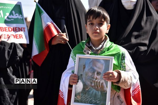 حضور دانش‌آموزان عضو سازمان دانش‌آموزی و خبرگزاری پانا خراسان جنوبی در راهپیمایی 22بهمن